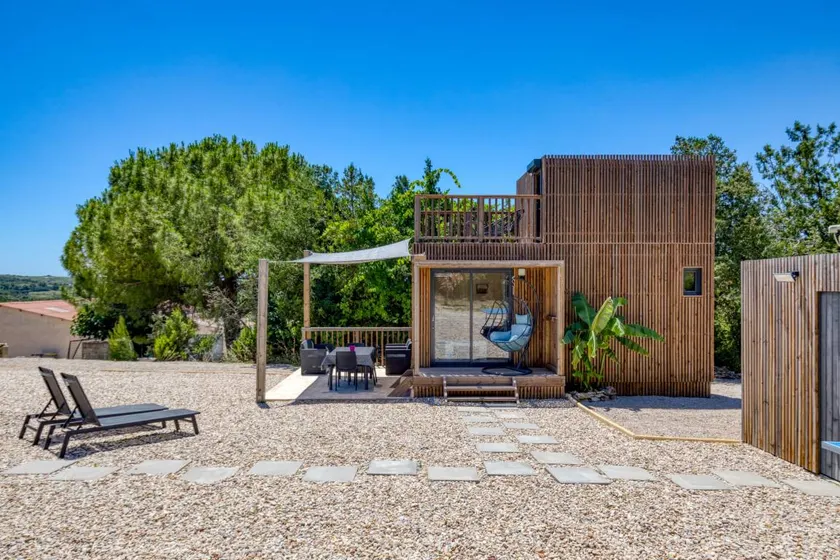 Holiday home with garden, pool & barbeque - Image 1