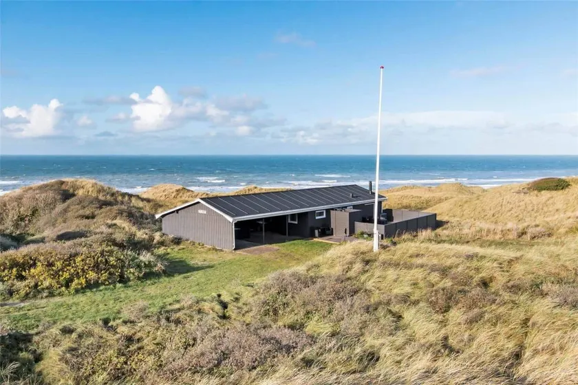 Holiday home with BBQ & terrace | Sea view - Image 1