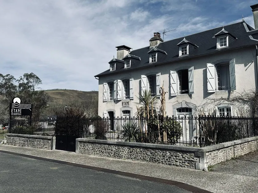 House with garden & terrace | Garden view - Image 1