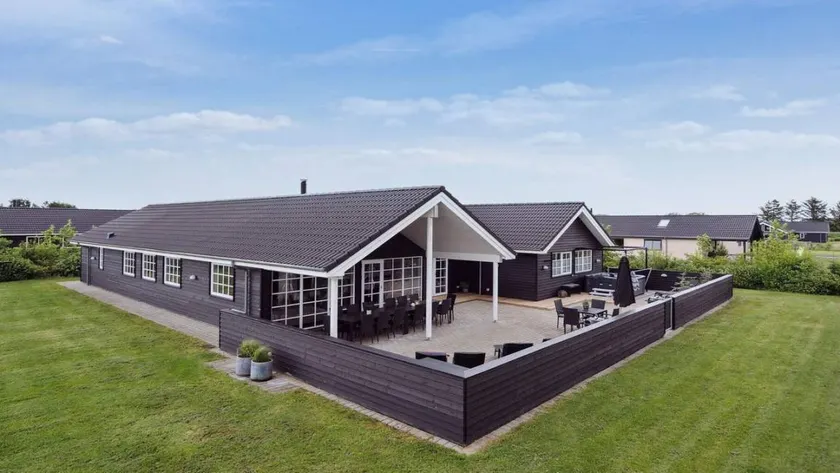 Weiträumiges Ferienhaus mit Pool, Terrasse und Whirlpool | Hunde erlaubt - Image 1