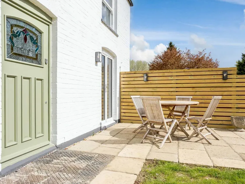 Family-oriented lovely cottage with garden - Image 1