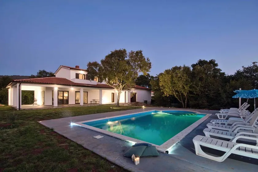 Children-friendly spacious letting with BBQ, garden & pool | Pool view | Pets are welcome - Image 1