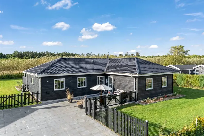 Children-friendly beautiful holiday home with jacuzzi, terrace & sauna - Image 1