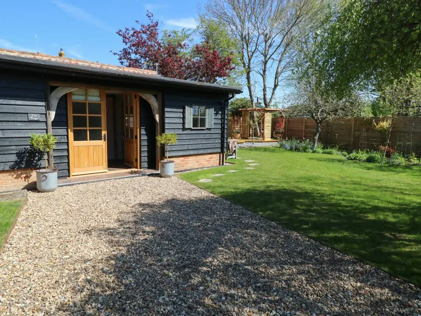 Cottage with garden | Beach view - Image 1