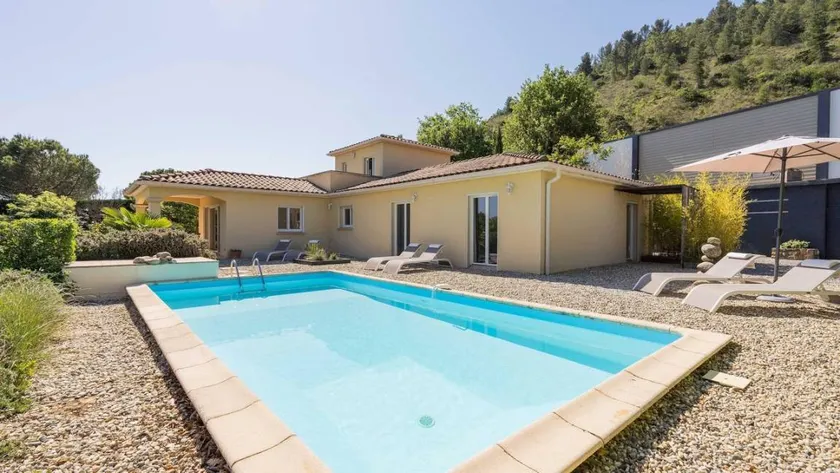 Flat with terrace, pool & barbecue - Image 1