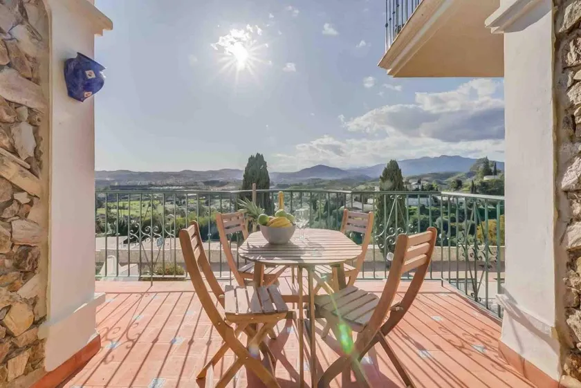 Holiday apartment with garden, pool & terrace | Mountain view - Image 1