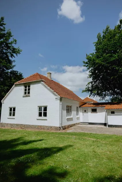 Children-friendly lovely letting with garden & barbeque | Dogs allowed - Image 1