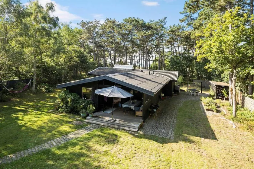 Holiday home with terrace, garden & BBQ - Image 1