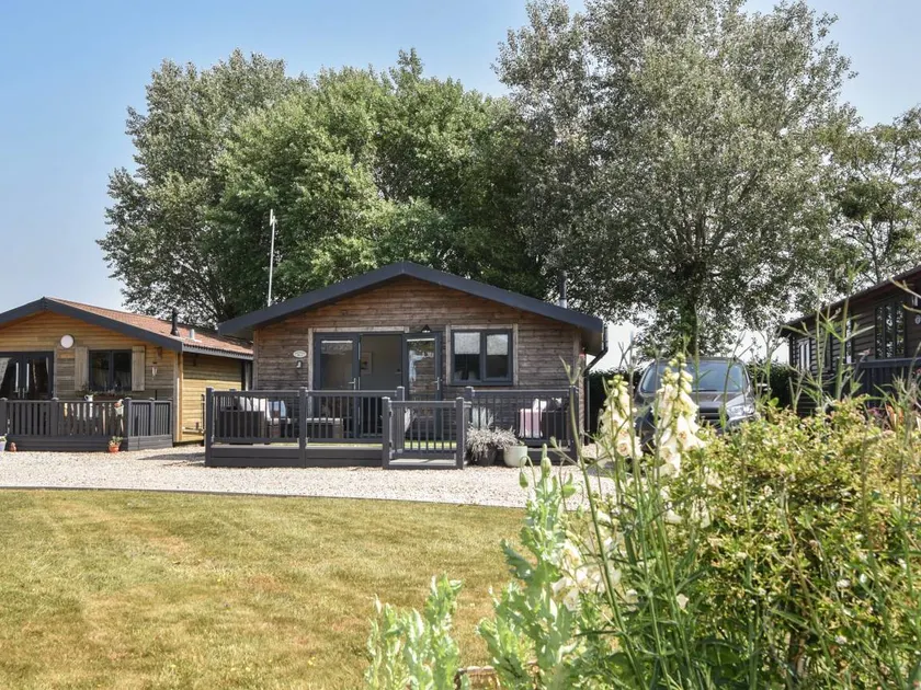 Family-friendly cottage with pool & garden | Beach view - Image 1
