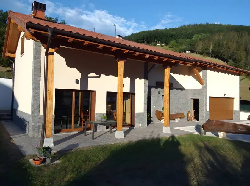Casa con barbecue, giardino e terrazza | Vista sul giardino - Image 1