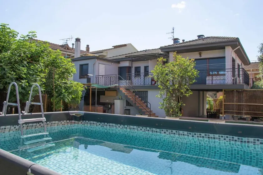 Fully equipped nice flat with garden, pool & terrace | Garden view | Dogs allowed - Image 1
