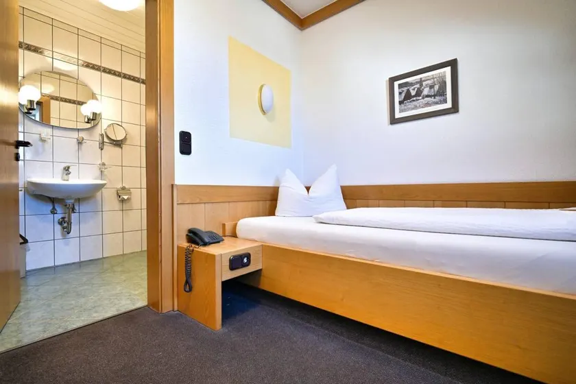 Dedicated room with garden, BBQ & hot tub | Mountain view - Image 1