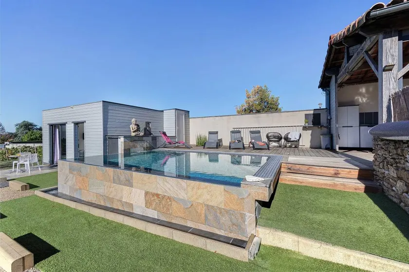 House with barbeque, terrace & garden | Garden view - Image 1