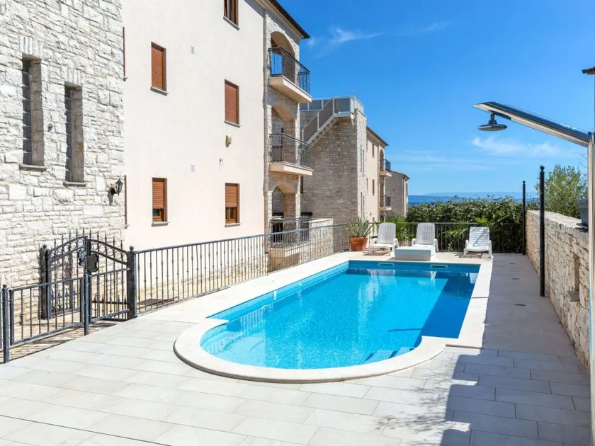 Apartamento vacacional totalmente equipado con piscina y terraza - Image 1