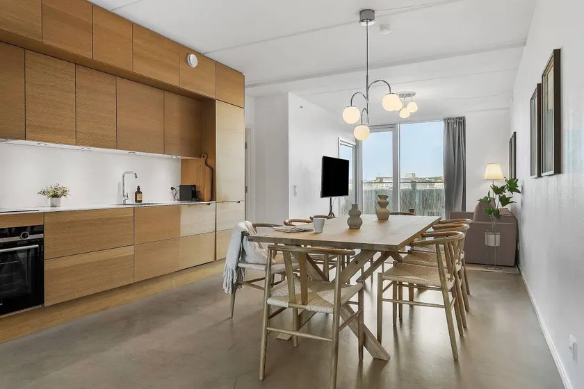 The Marina Suite Including 1x Free Private Parking Spot - Image 1