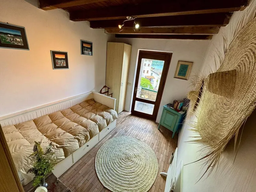 Dedicated room with garden & pool - Image 1