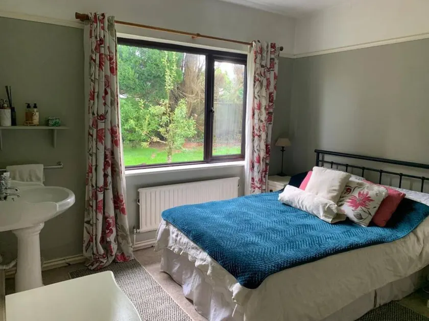 Chambre chez l'habitant avec jardin, terrasse et barbecue - Image 1