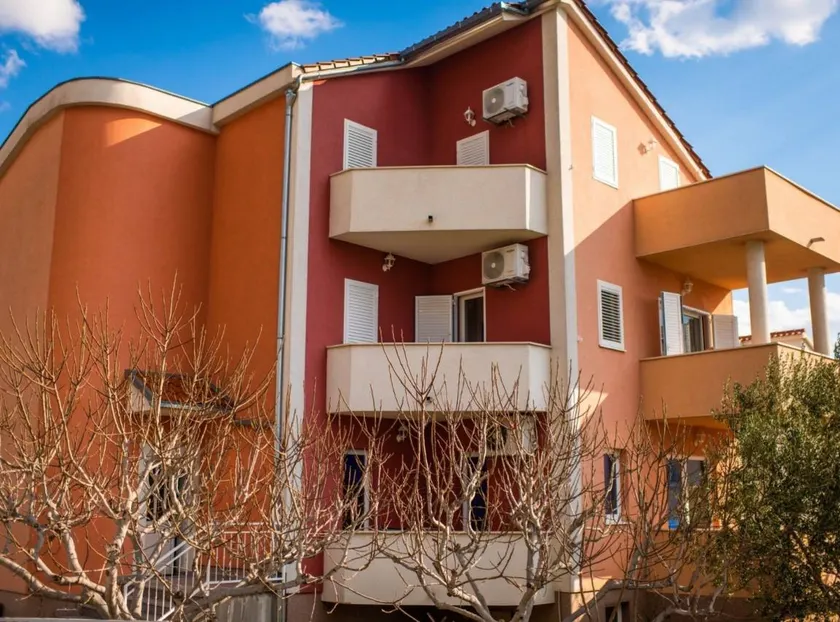 Charming and Tranquil Kastel Gomilica Apartment with Balcony and Patio - Three Bedroom Apartment - Image 1