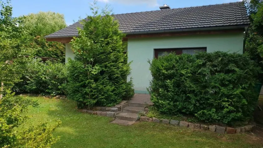 Holiday home with barbecue, garden & terrace - Image 1
