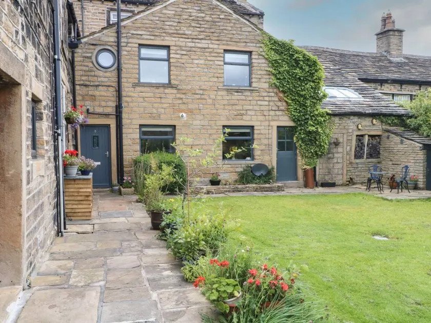 Cottage with terrace & garden | Pet-friendly - Image 1