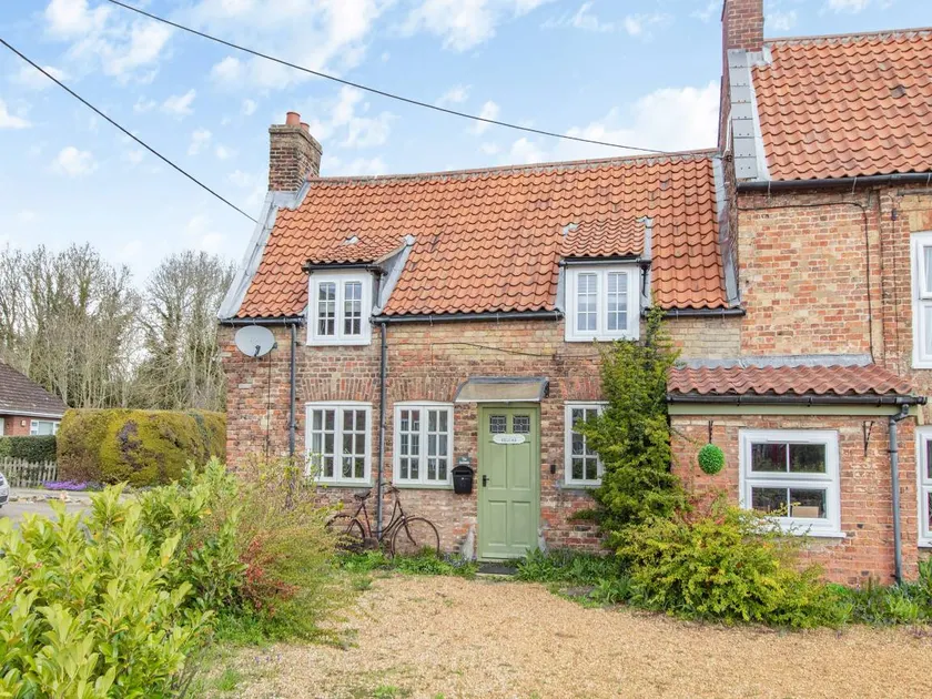 Cottage with garden - Image 1