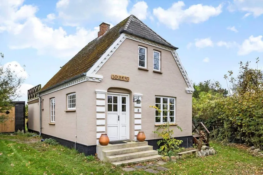 Lovely holiday home with BBQ - Image 1
