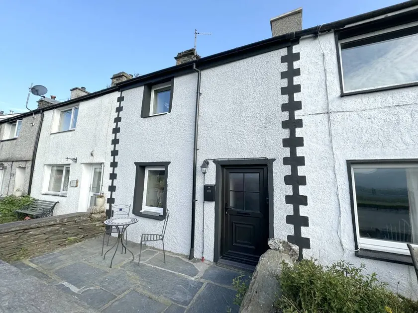 Cottage with terrace & garden - Image 1