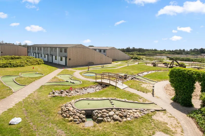 Resort with pool - Image 1