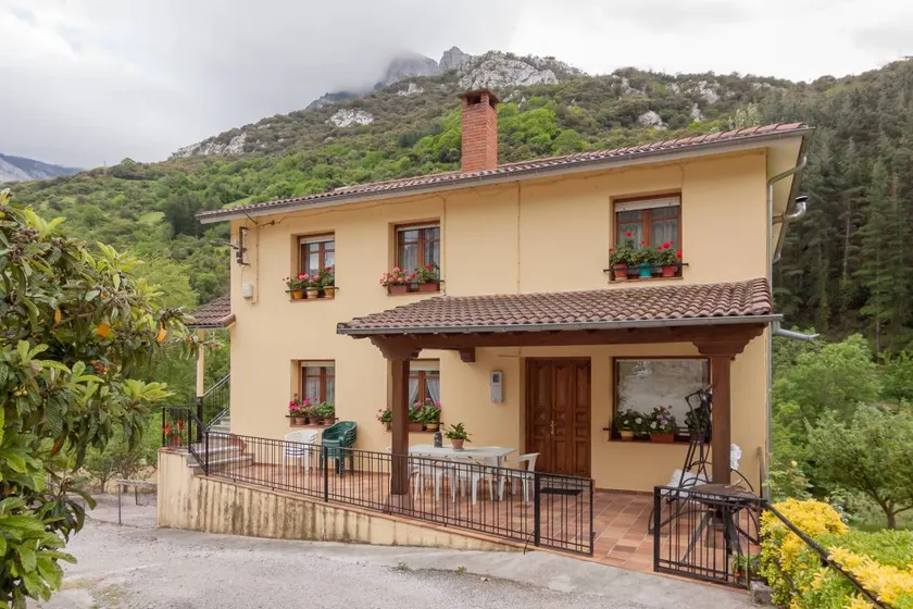 House with garden & terrace | Mountain view - Image 1