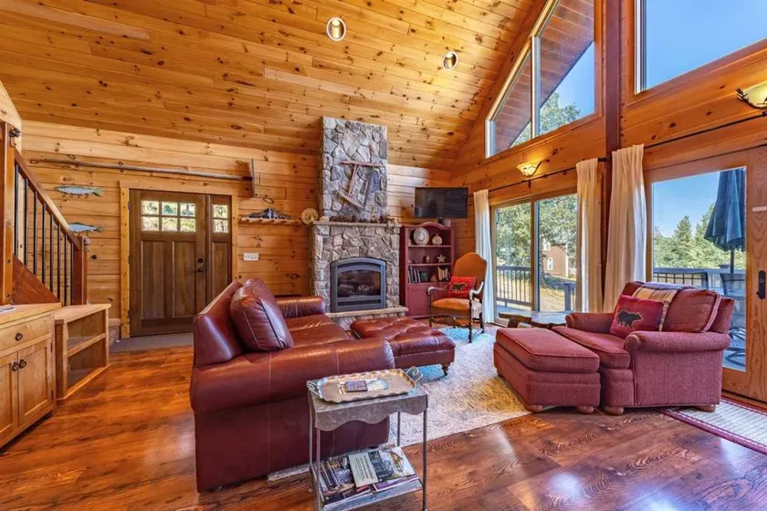 Holiday home with barbeque | Mountain view - Image 1