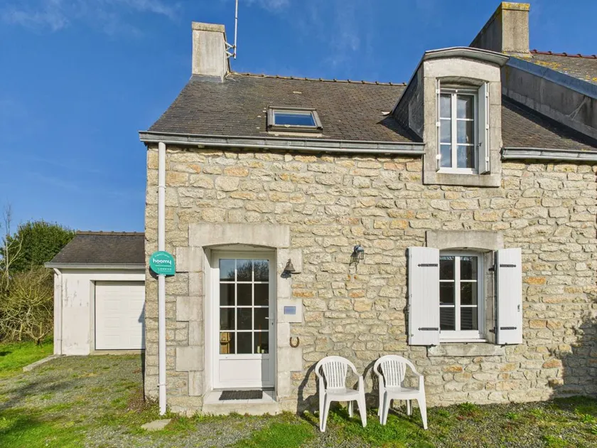 House with garden - Image 1