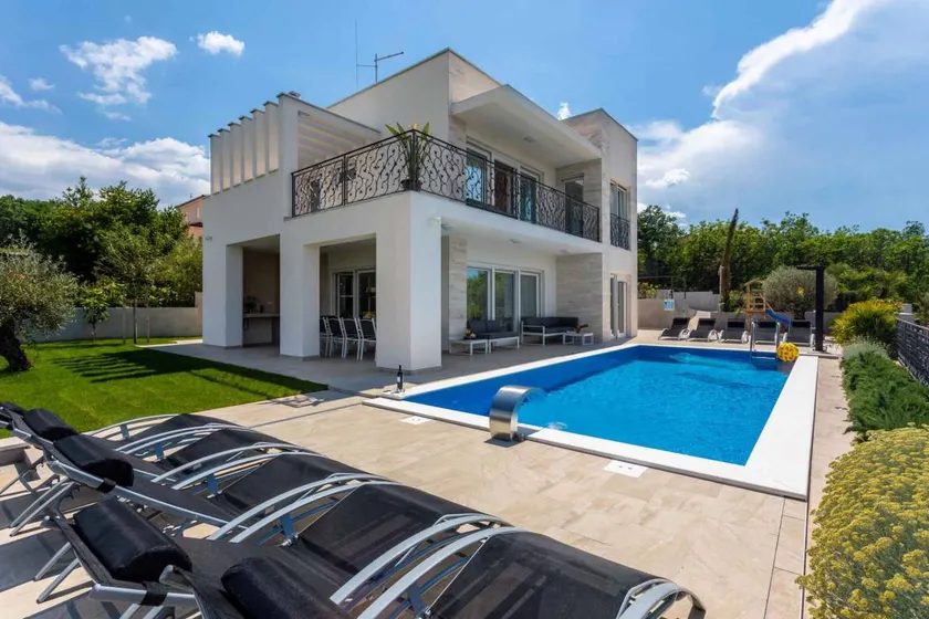 Holiday home with pool for 8 people - Image 1