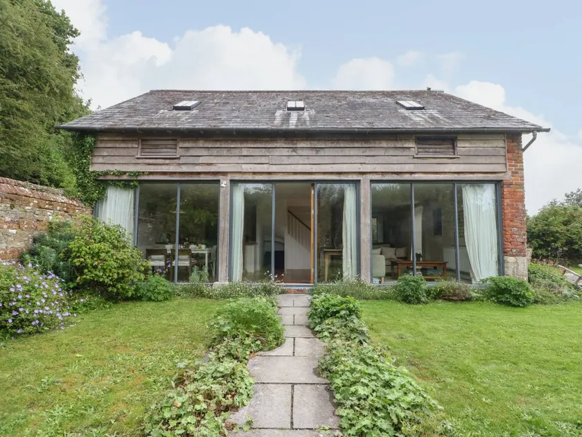 Family-oriented beautiful cottage with garden | Pets allowed - Image 1