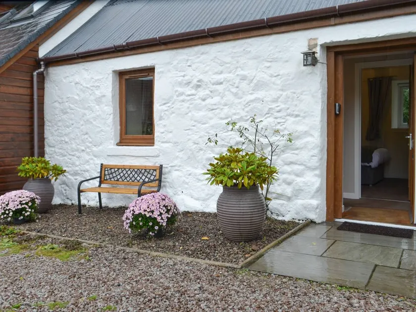 Child-friendly lovely cottage with barbecue, garden & terrace | River view - Image 1