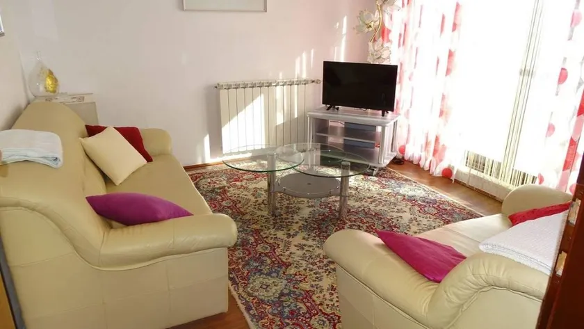 Apartment with BBQ, terrace & garden | Sea view - Image 1
