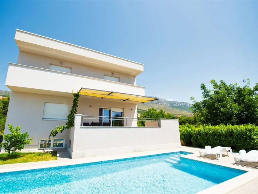 Fully equipped house with garden, private pool & barbeque - Image 1