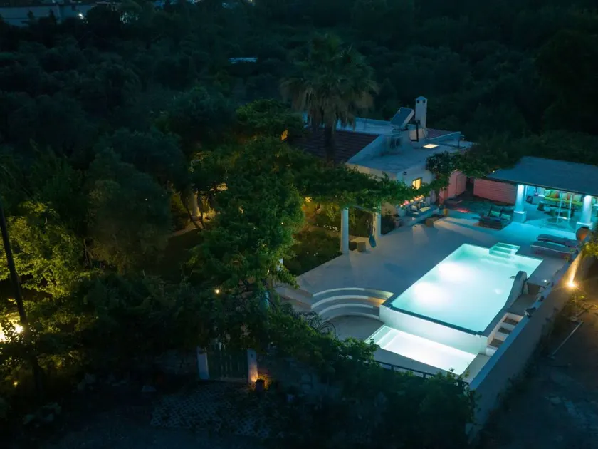 Fully equipped lovely holiday home with private pool, garden & barbeque - Image 1