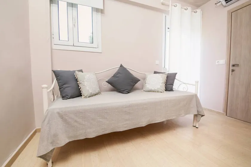 Flat with terrace | Garden view | Perfect for remote work - Image 1