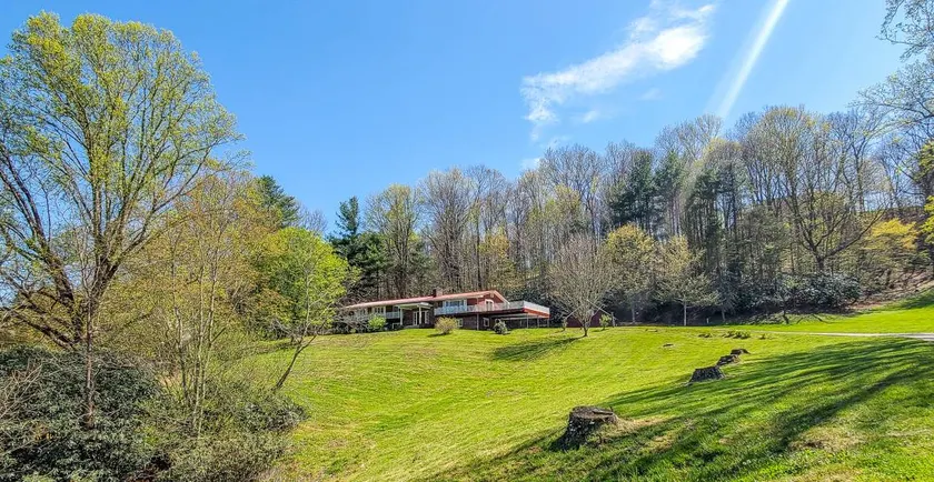 Holiday home with garden, barbecue & fast internet | City view - Image 1