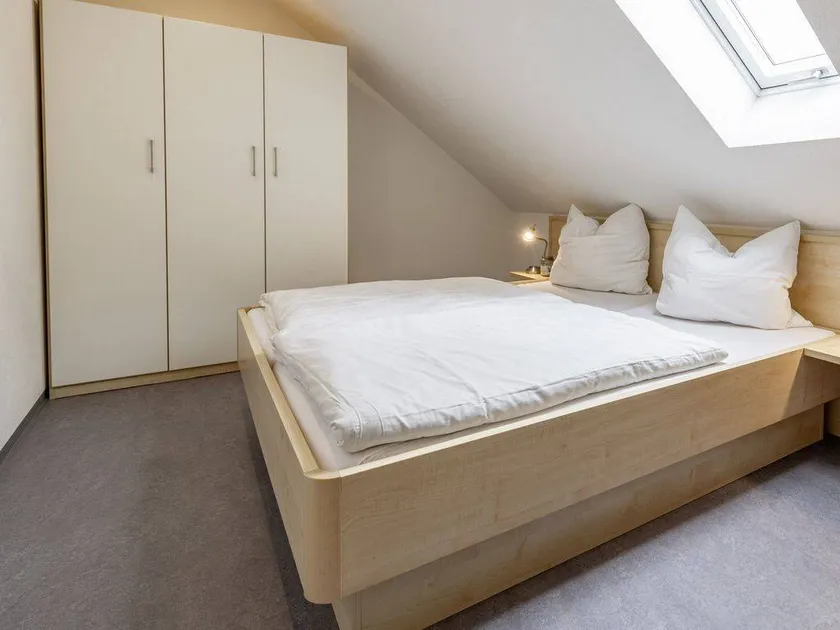 Apartment with heated pool, sauna & jacuzzi - Image 1