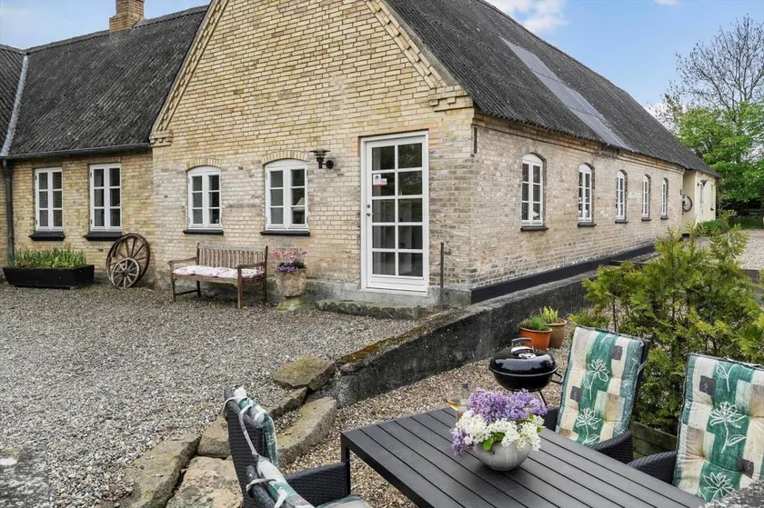 Holiday home with barbeque | Pets are welcome - Image 1