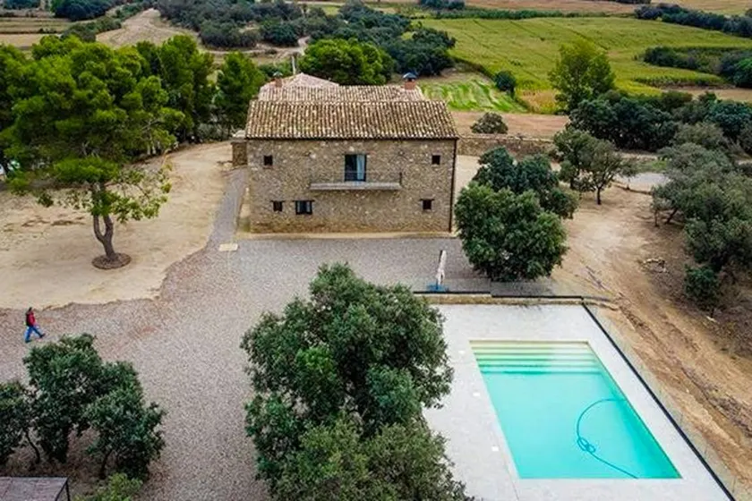 House with BBQ, garden & private pool - Image 1