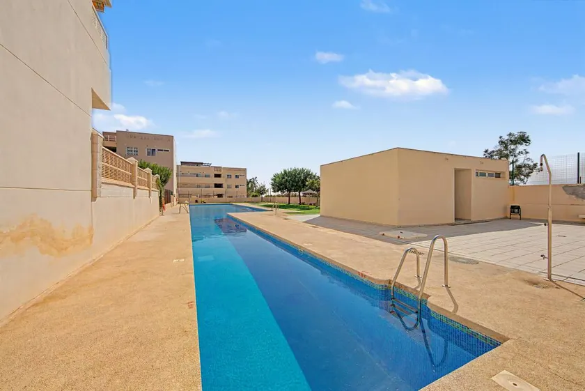 Wohnung mit Pool | Stadtblick - Image 1