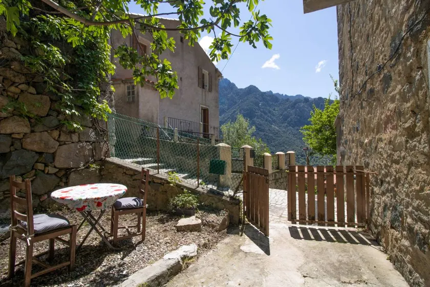 Apartment with terrace | Mountain view - Image 1