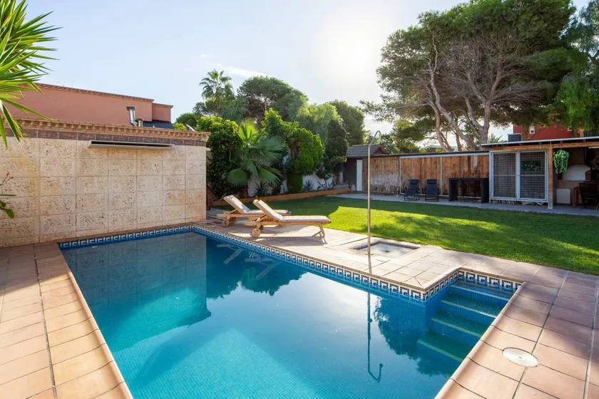 Holiday apartment with barbecue, terrace & pool | Garden view | Next to the beach | Pets are welcome - Image 1