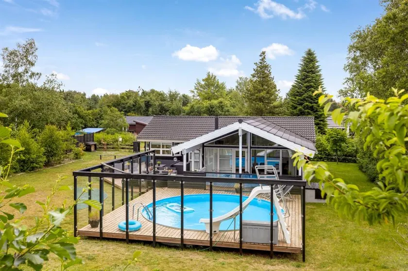 Fully equipped beautiful house with garden, barbecue & jacuzzi | Pets are welcome - Image 1
