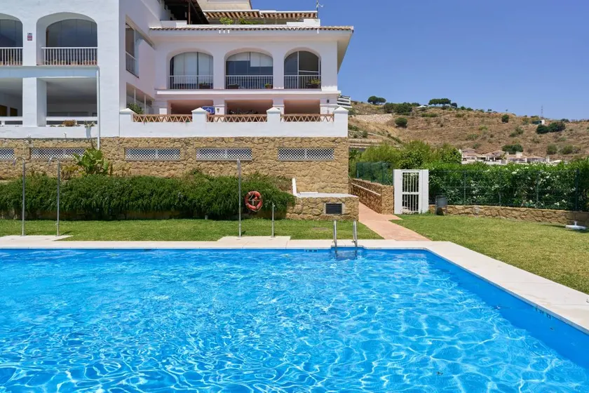 Holiday apartment with garden, terrace & pool | Beach view - Image 1