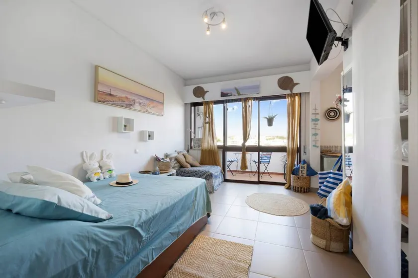 Flat with garden | Lake view - Image 1