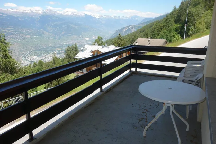 Apartment mit Pool und Garten | Bergblick - Image 1