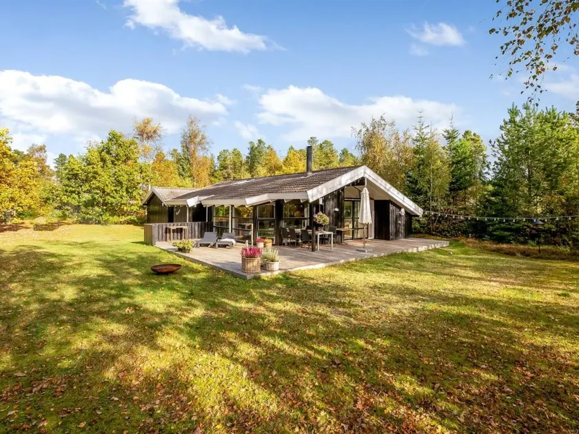 House with barbecue, sauna & terrace - Image 1